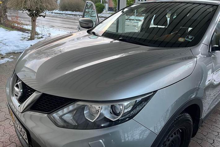 Sølv Nissan Qashqai fra 2015