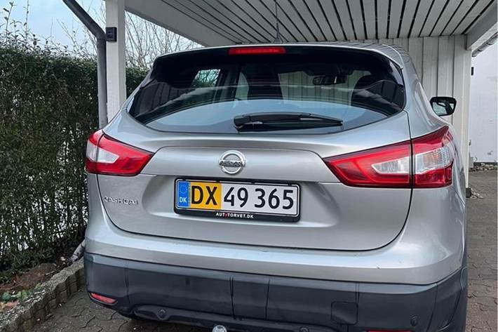 Sølv Nissan Qashqai fra 2015