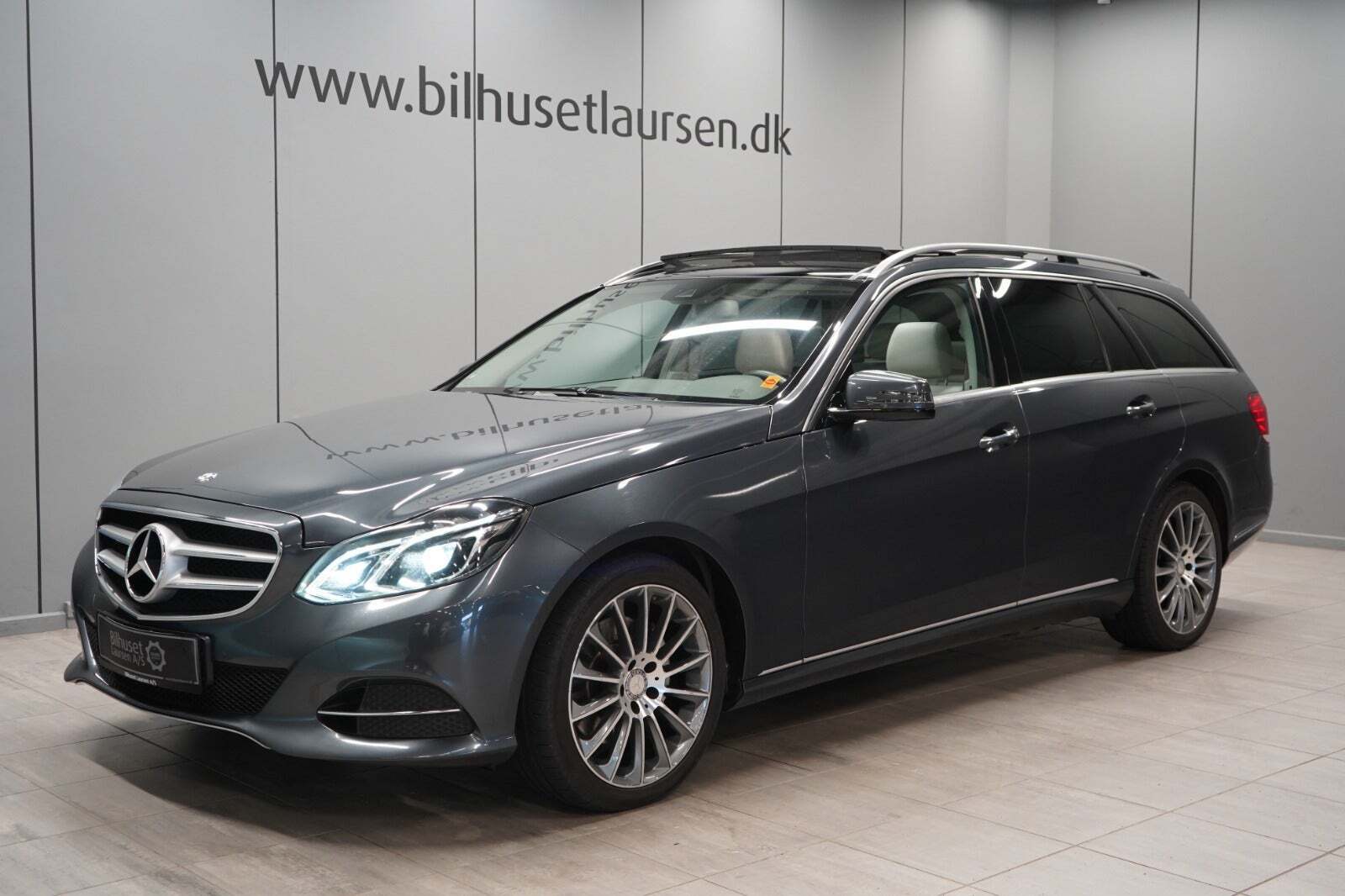 Grå Mercedes E350 fra 2014 set udefra