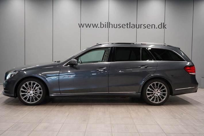 Grå Mercedes E350 fra 2014 set udefra
