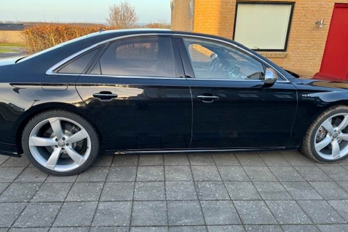 Sort Audi S8 fra 2014