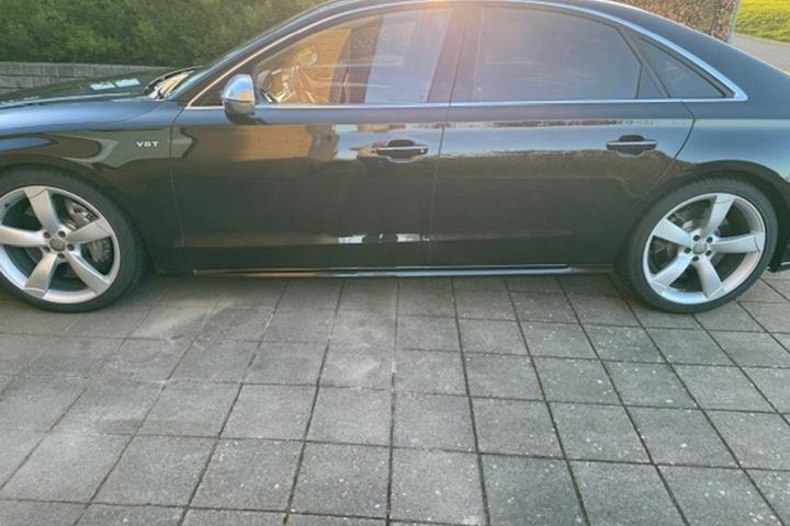 Sort Audi S8 fra 2014