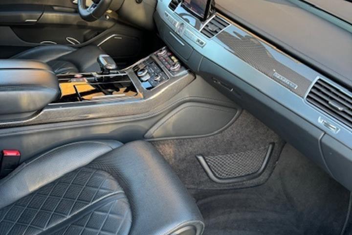 Sort Audi S8 fra 2014