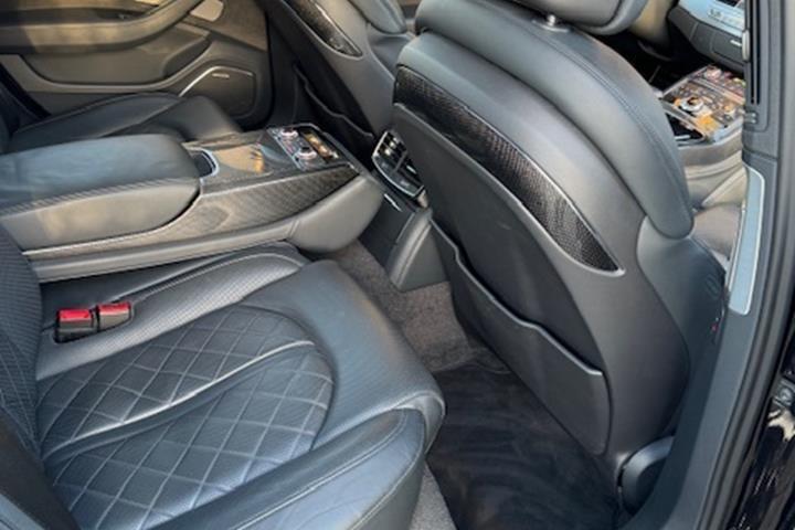 Sort Audi S8 fra 2014