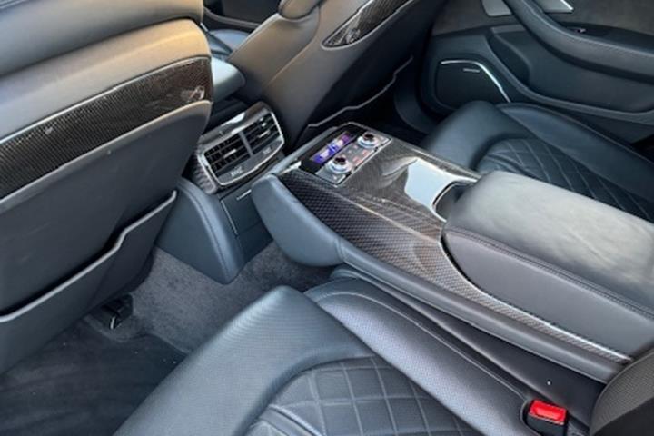 Sort Audi S8 fra 2014