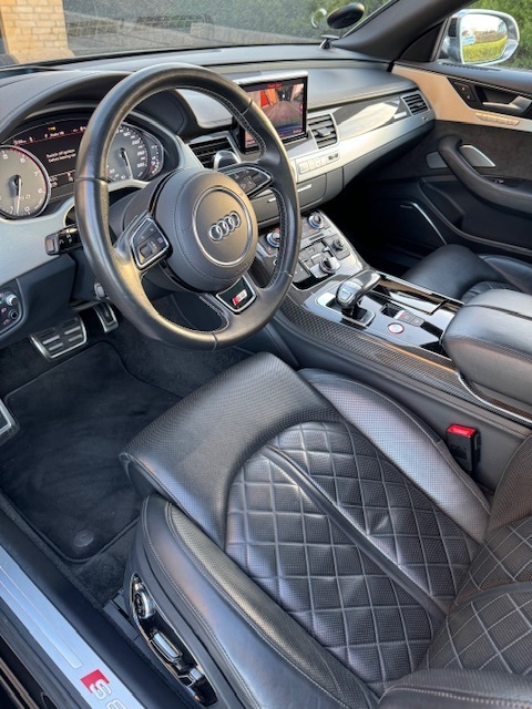 Sort Audi S8 fra 2014