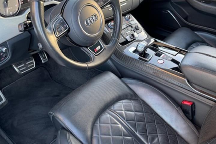 Sort Audi S8 fra 2014