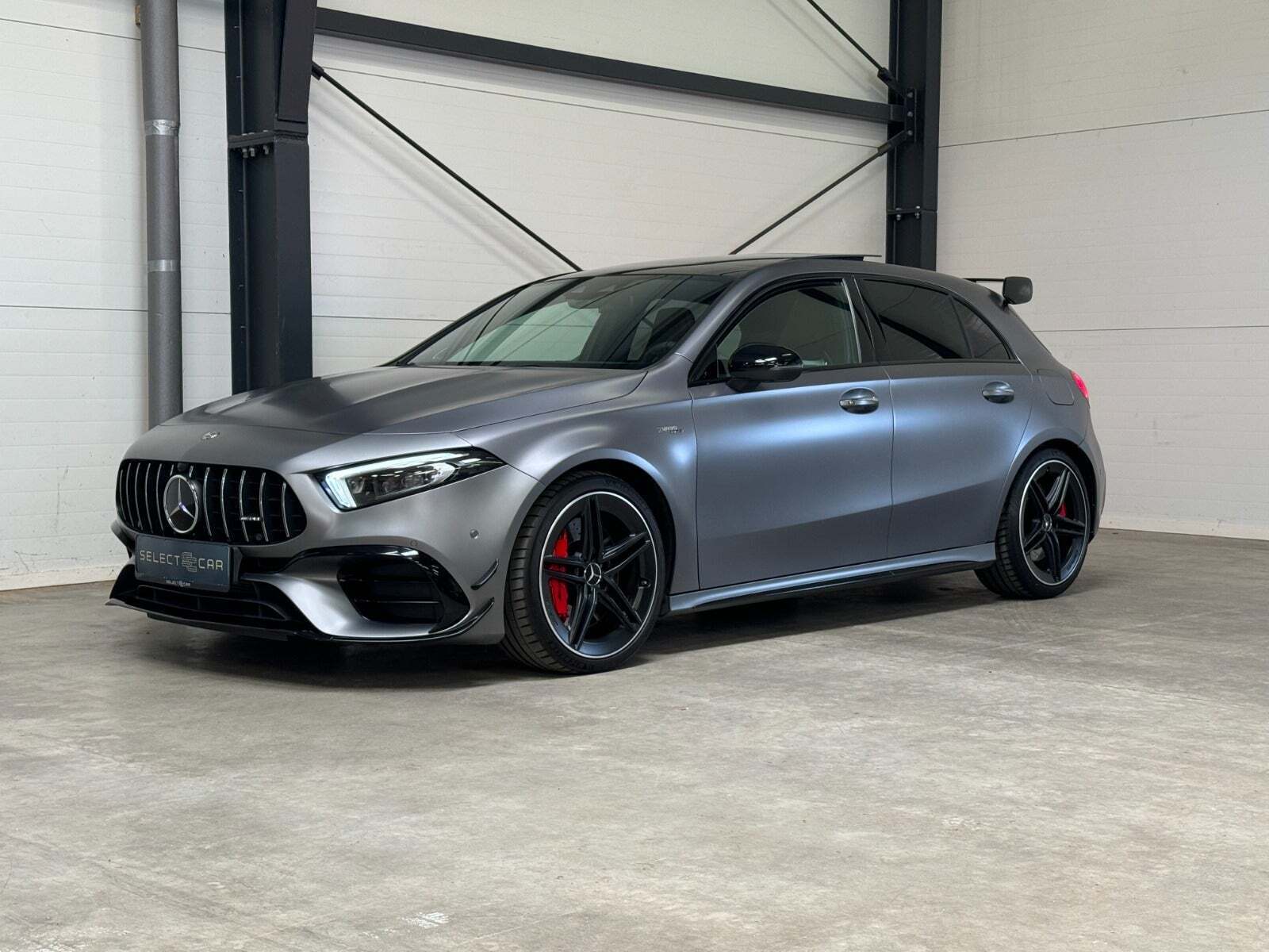 Grå Mercedes A45 fra 2020