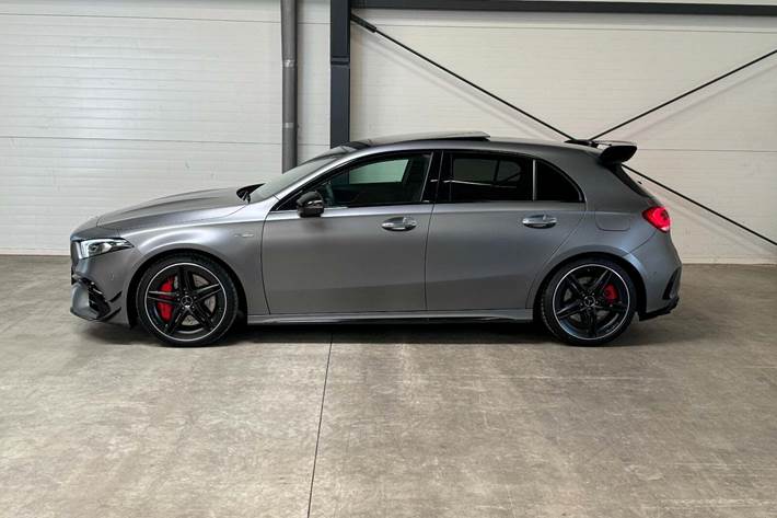 Grå Mercedes A45 fra 2020