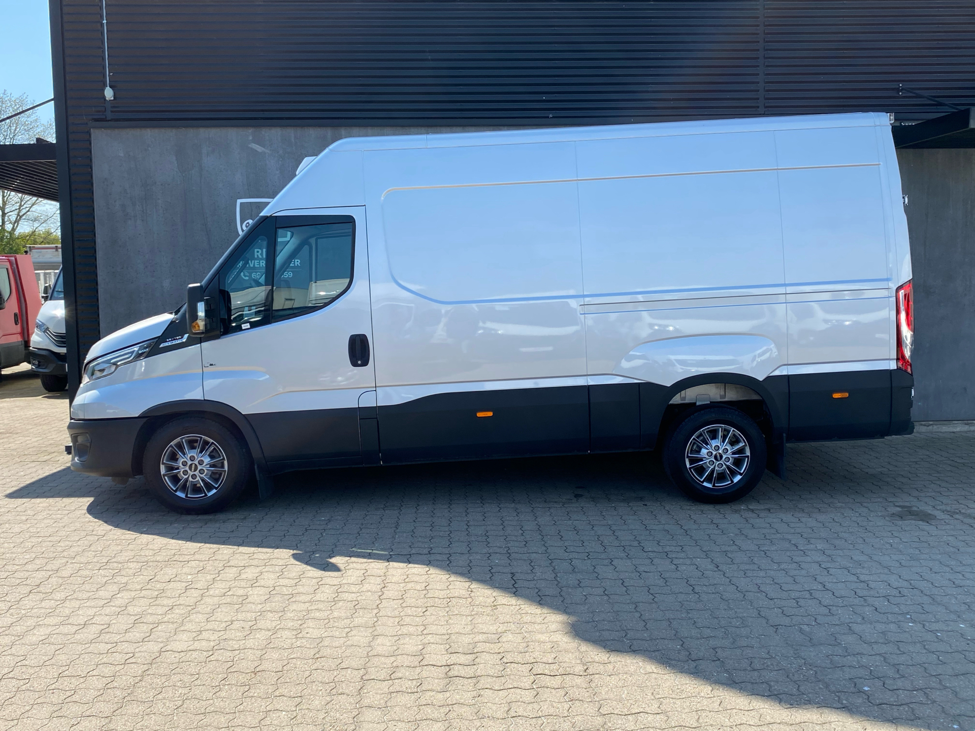 Iveco Daily 3,0 35S18 12m3 D 180HK Van 8g Aut.