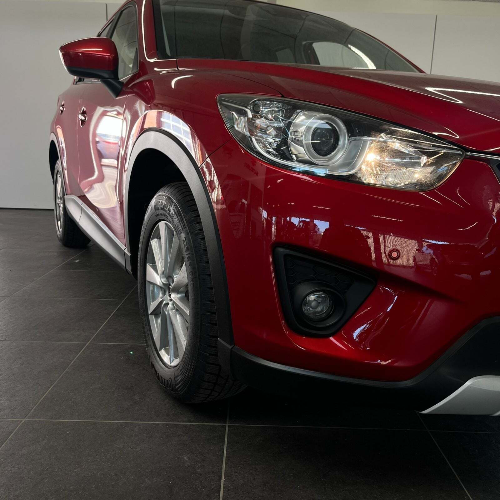Rød Mazda CX-5 fra 2013 set udefra