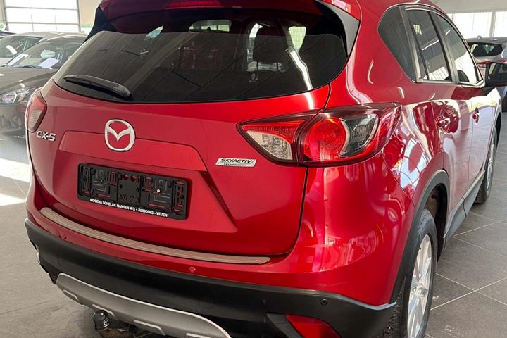 Rød Mazda CX-5 fra 2013 set udefra