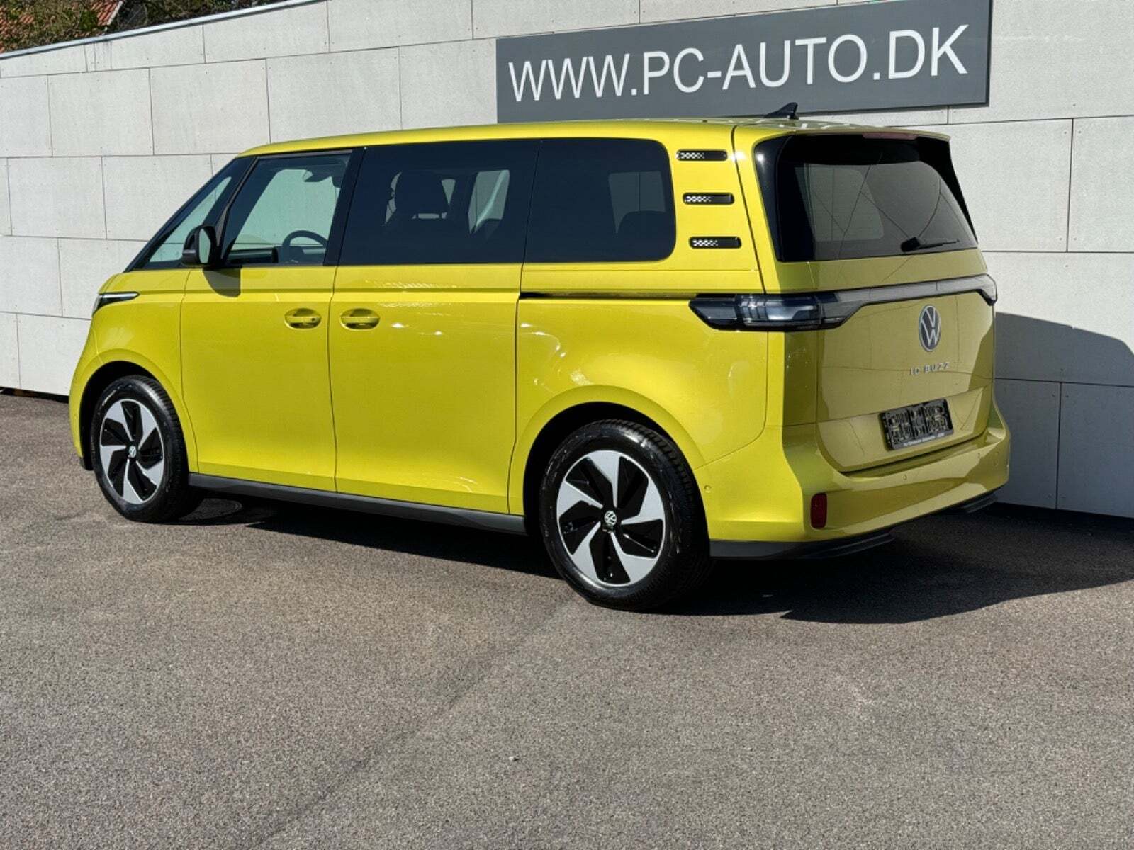 Gul VW ID.Buzz fra 2024