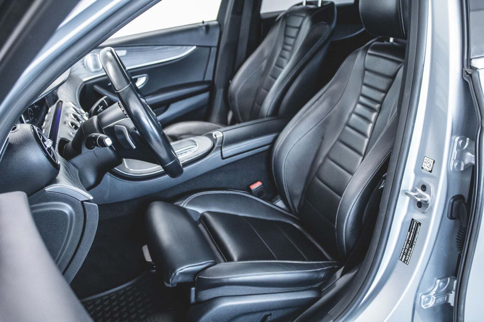 Mercedes E300 de 2,0 Avantgarde stc. aut. 4Matic