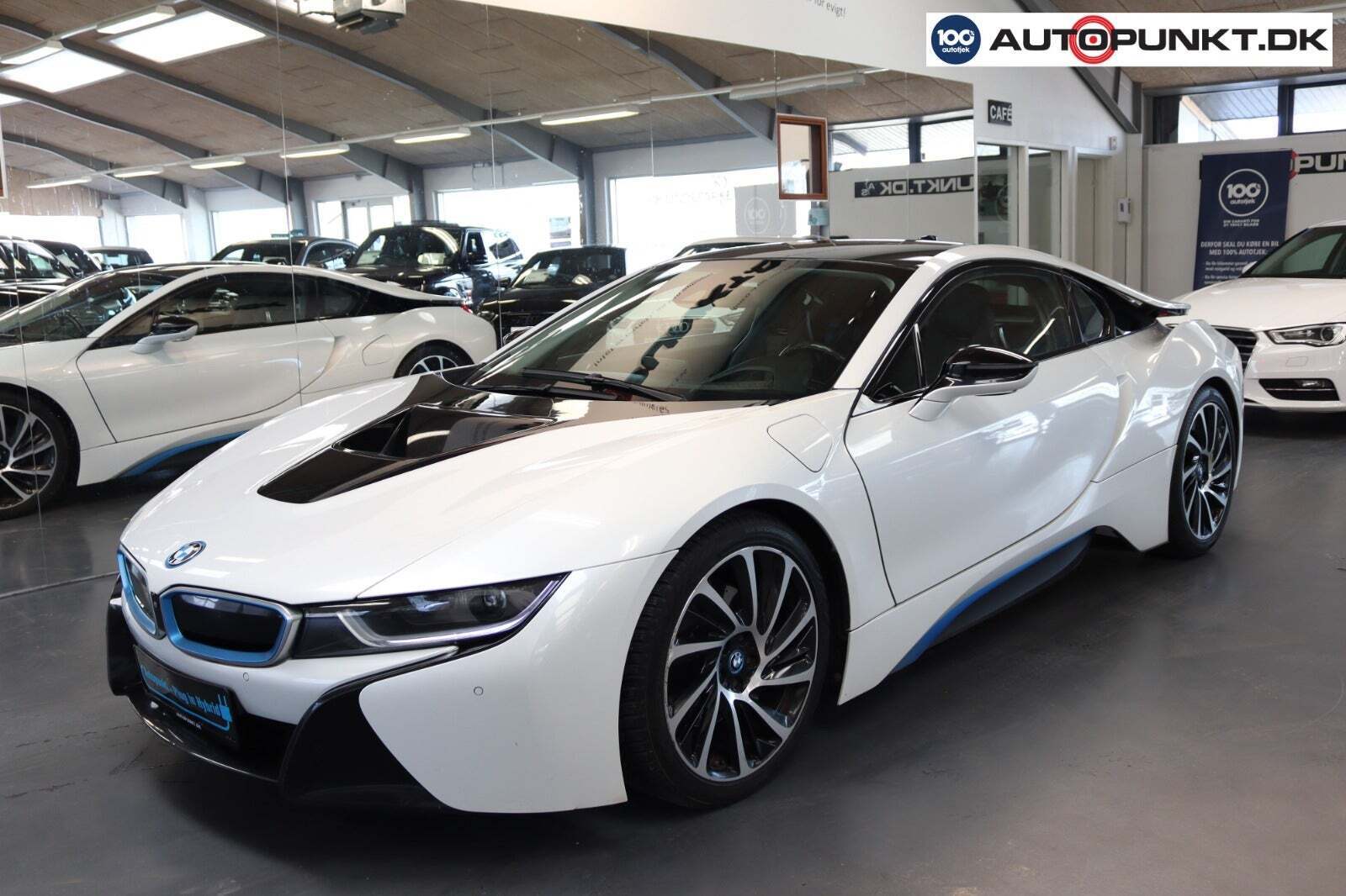 Hvid BMW i8 fra 2016