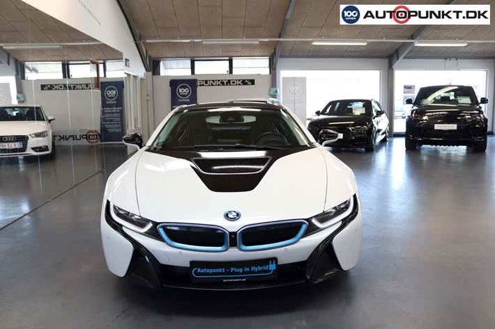 Hvid BMW i8 fra 2016