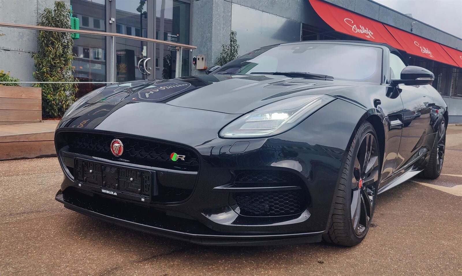 Sort Jaguar F-Type fra 2019
