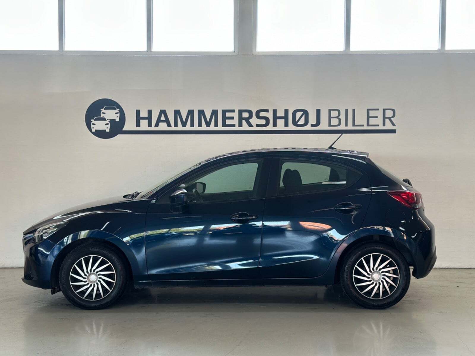 Blå Mazda 2 fra 2016