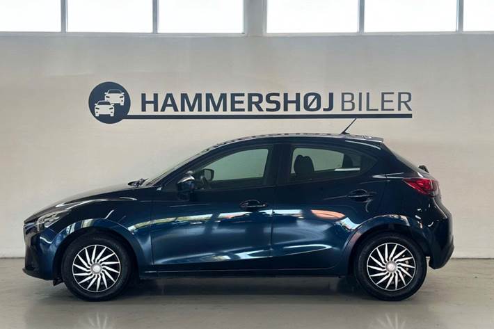 Blå Mazda 2 fra 2016