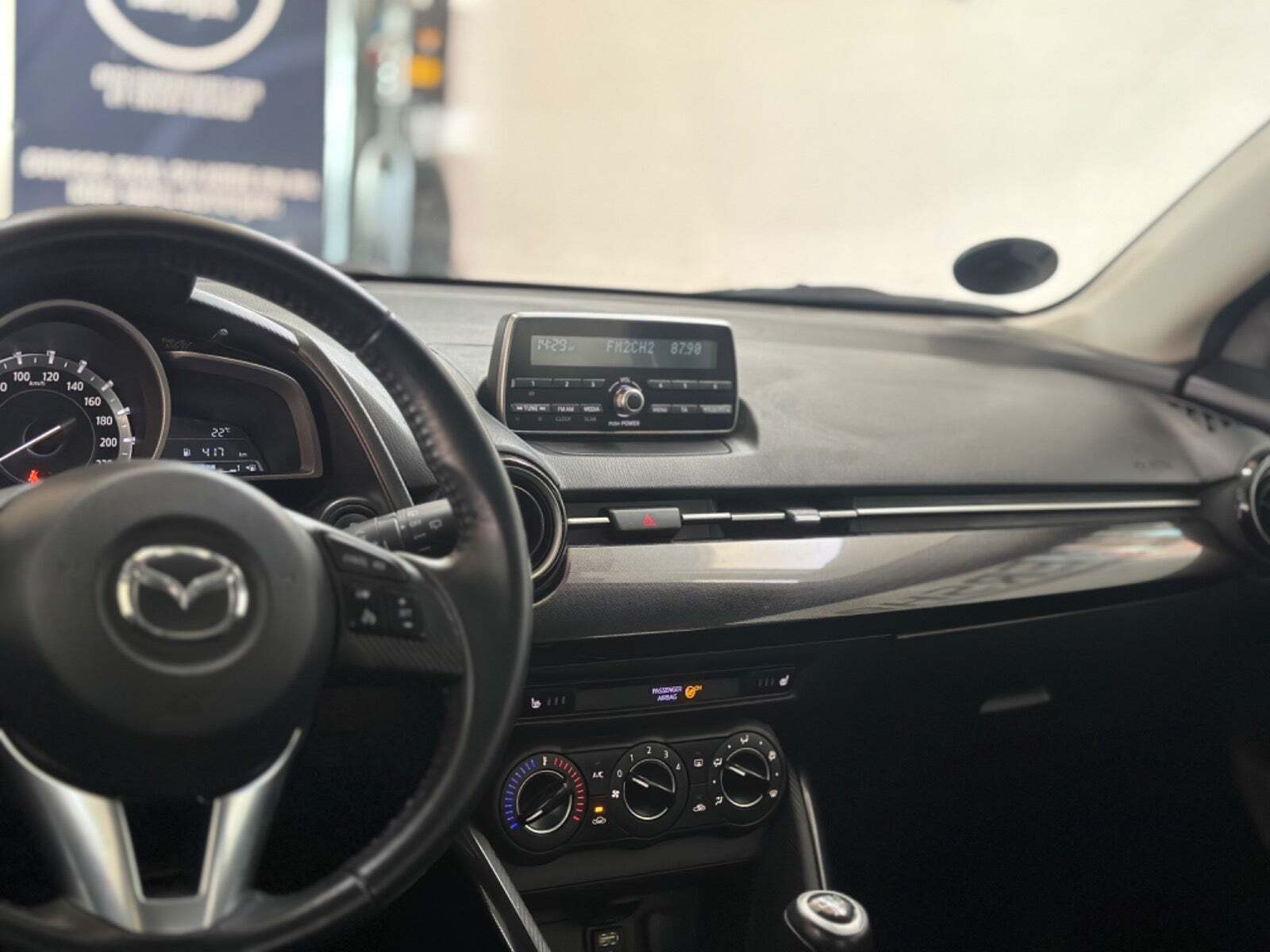 Blå Mazda 2 fra 2016