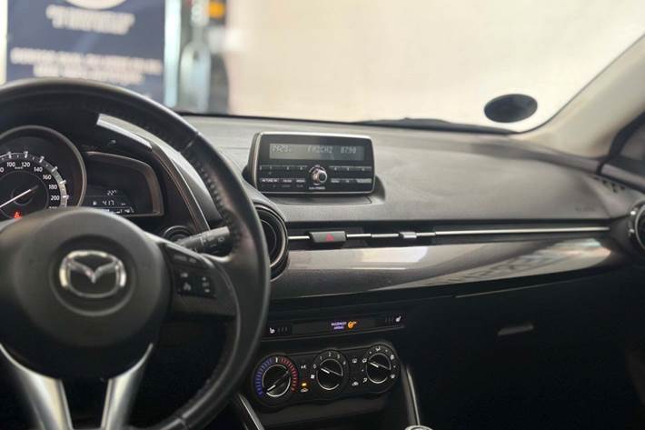 Blå Mazda 2 fra 2016