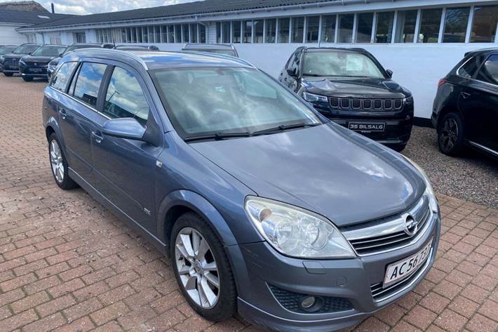 Grå Opel Astra fra 2009