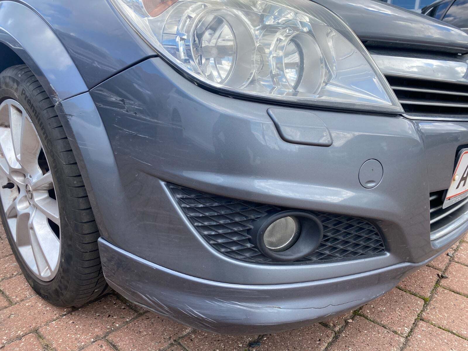 Grå Opel Astra fra 2009