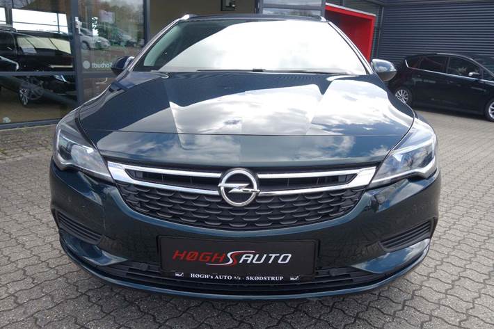 Grøn Opel Astra fra 2017