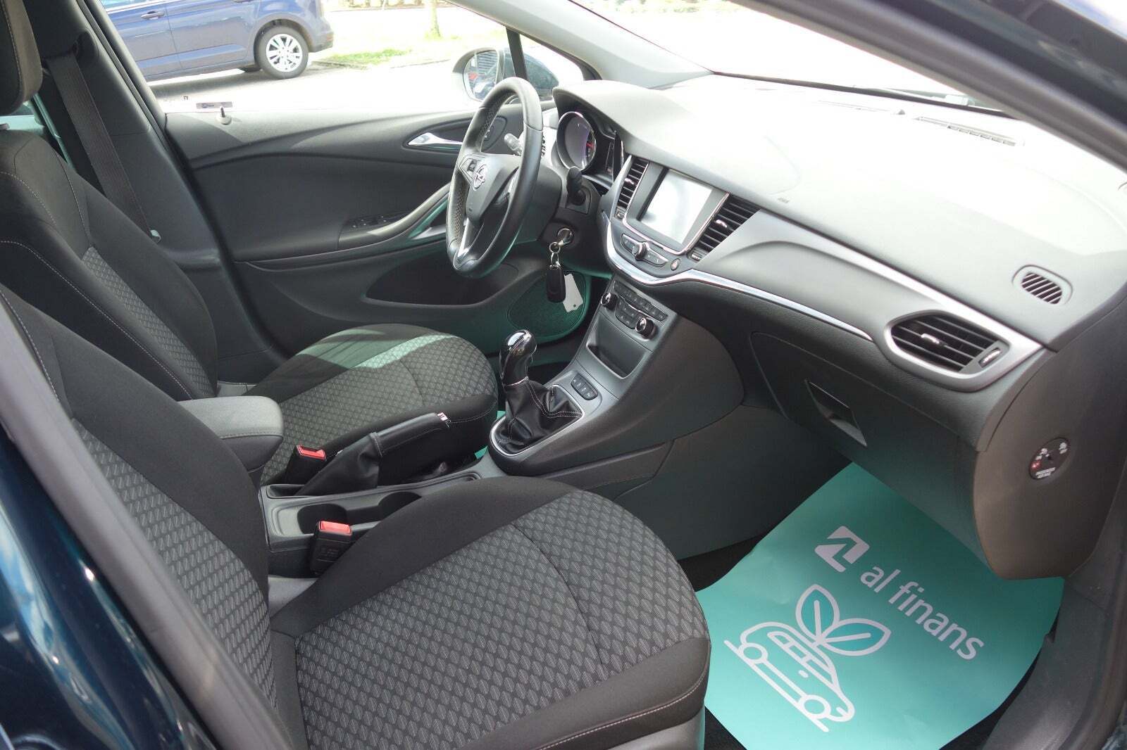 Grøn Opel Astra fra 2017