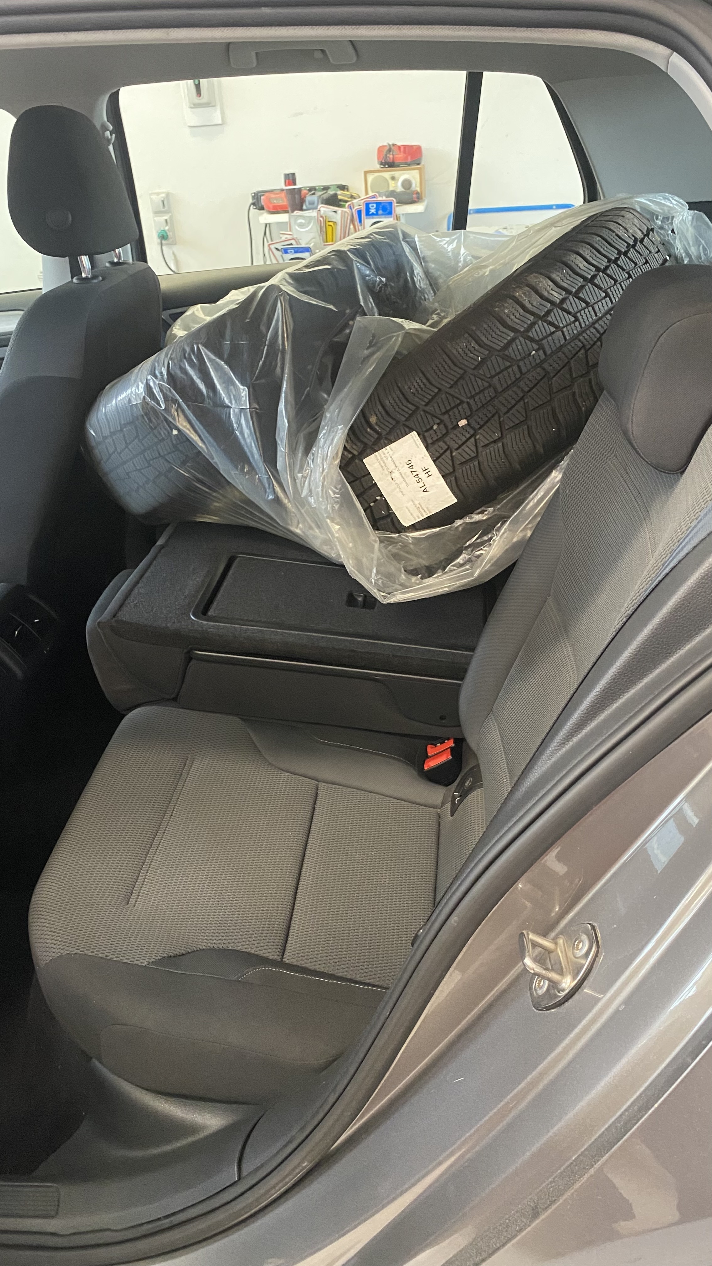 Grå VW Golf fra 2014