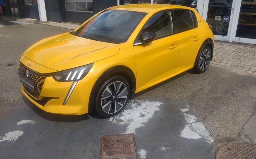 Peugeot e-208