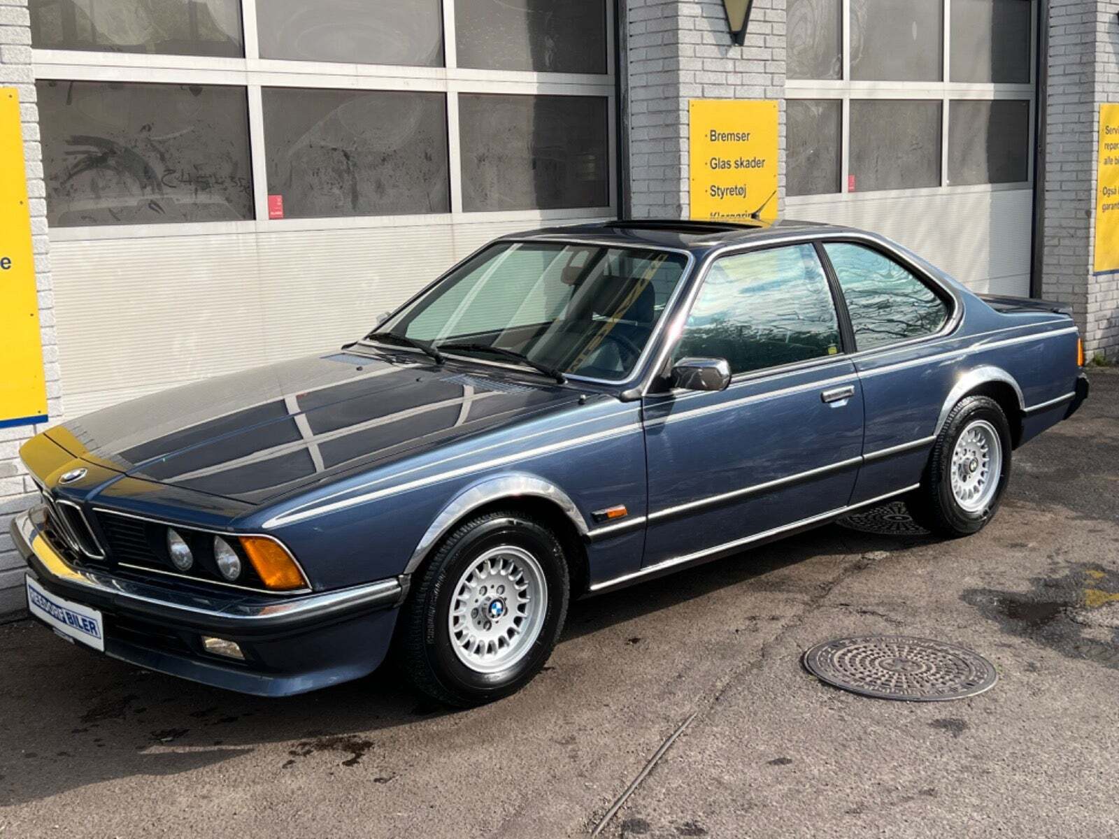Blå BMW 635CSi fra 1981