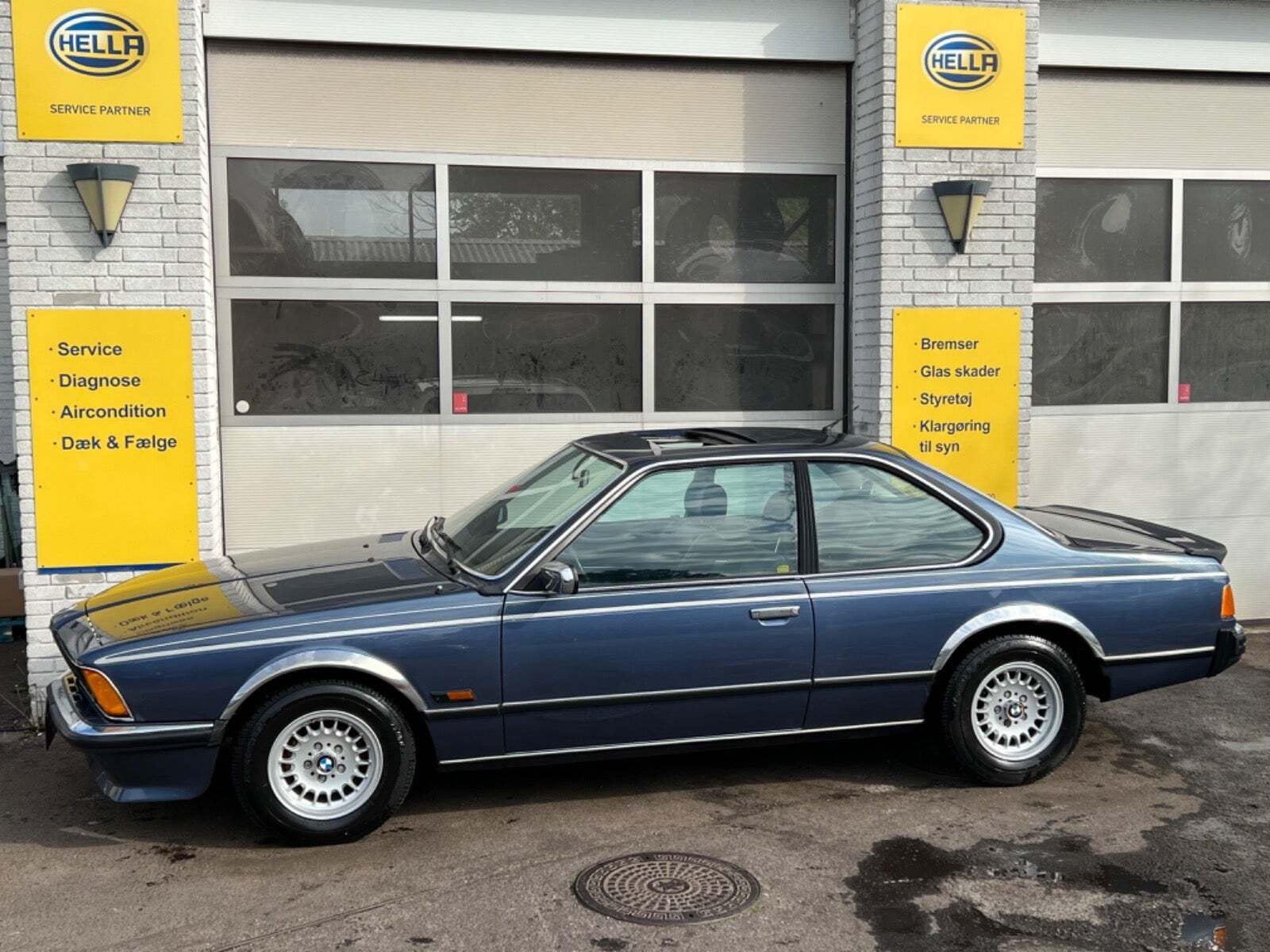 Blå BMW 635CSi fra 1981