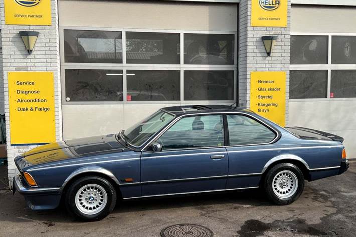 Blå BMW 635CSi fra 1981