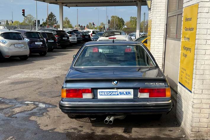 Blå BMW 635CSi fra 1981