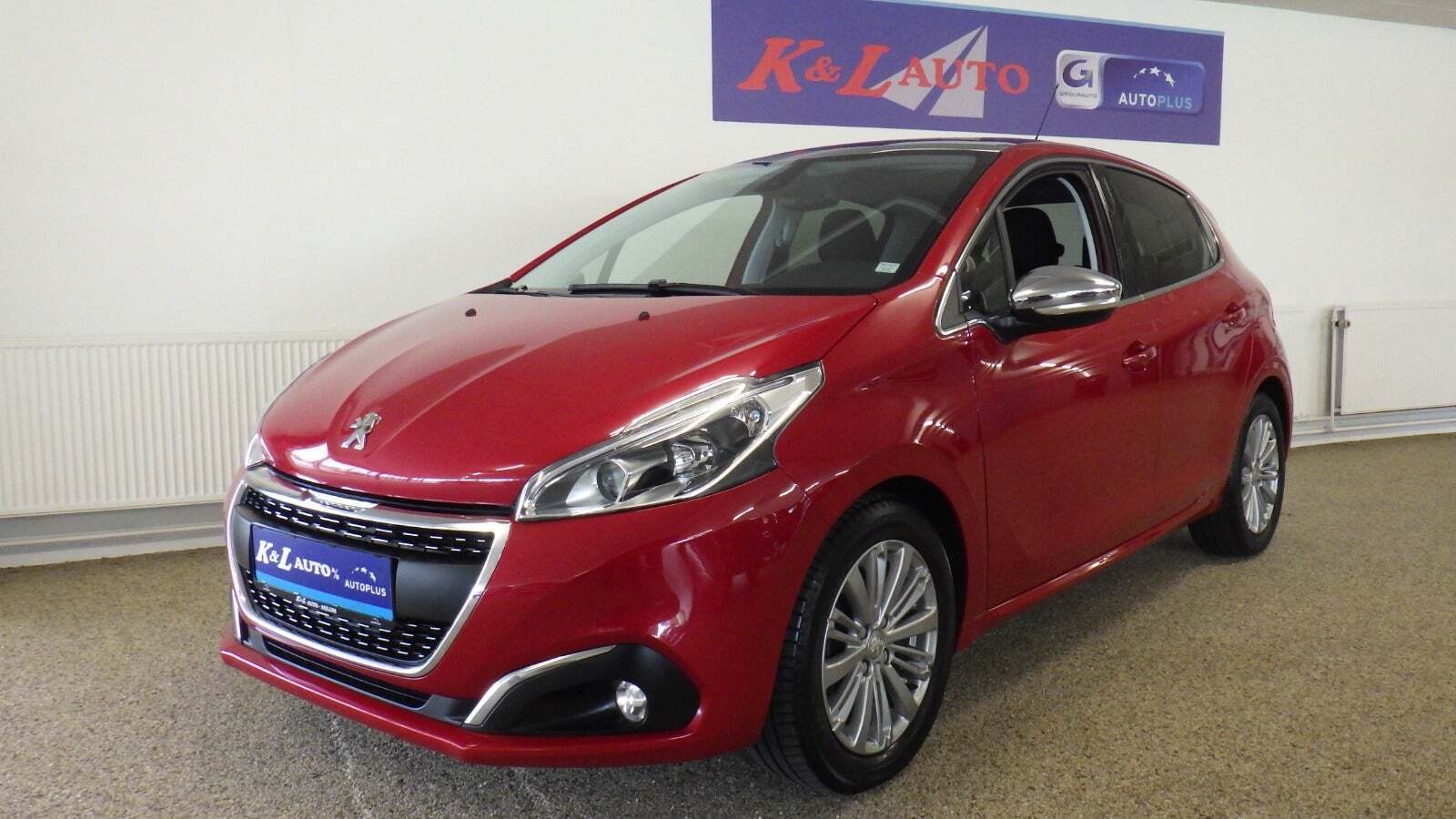 Rød Peugeot 208 fra 2018