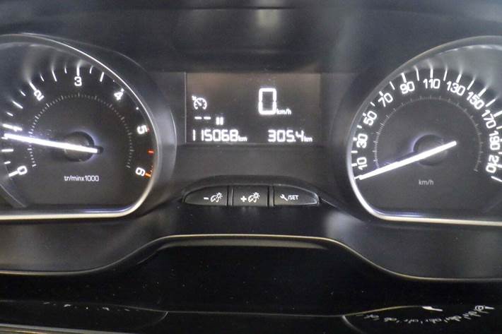 Rød Peugeot 208 fra 2018