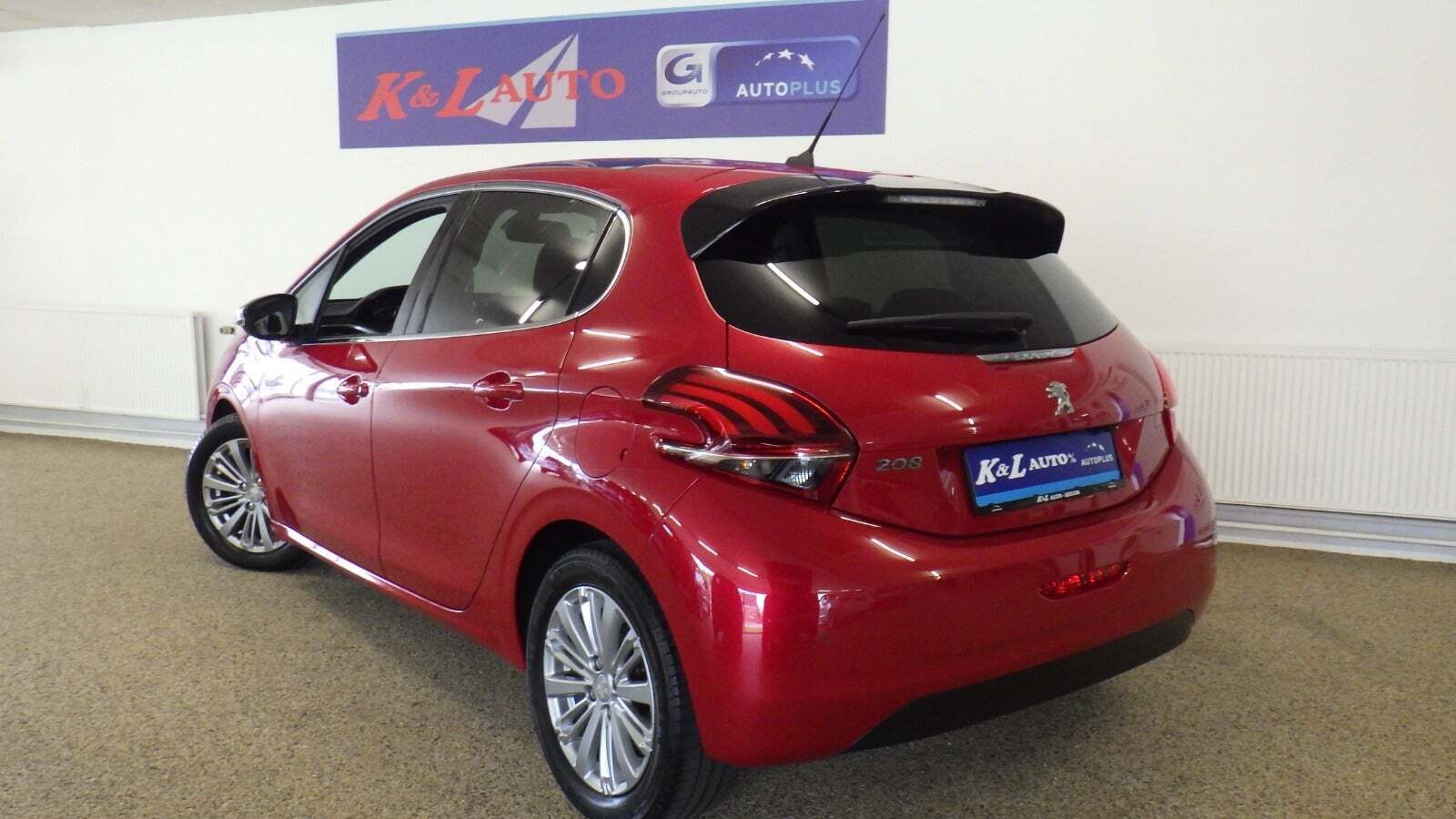 Rød Peugeot 208 fra 2018