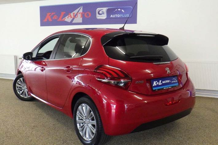 Rød Peugeot 208 fra 2018