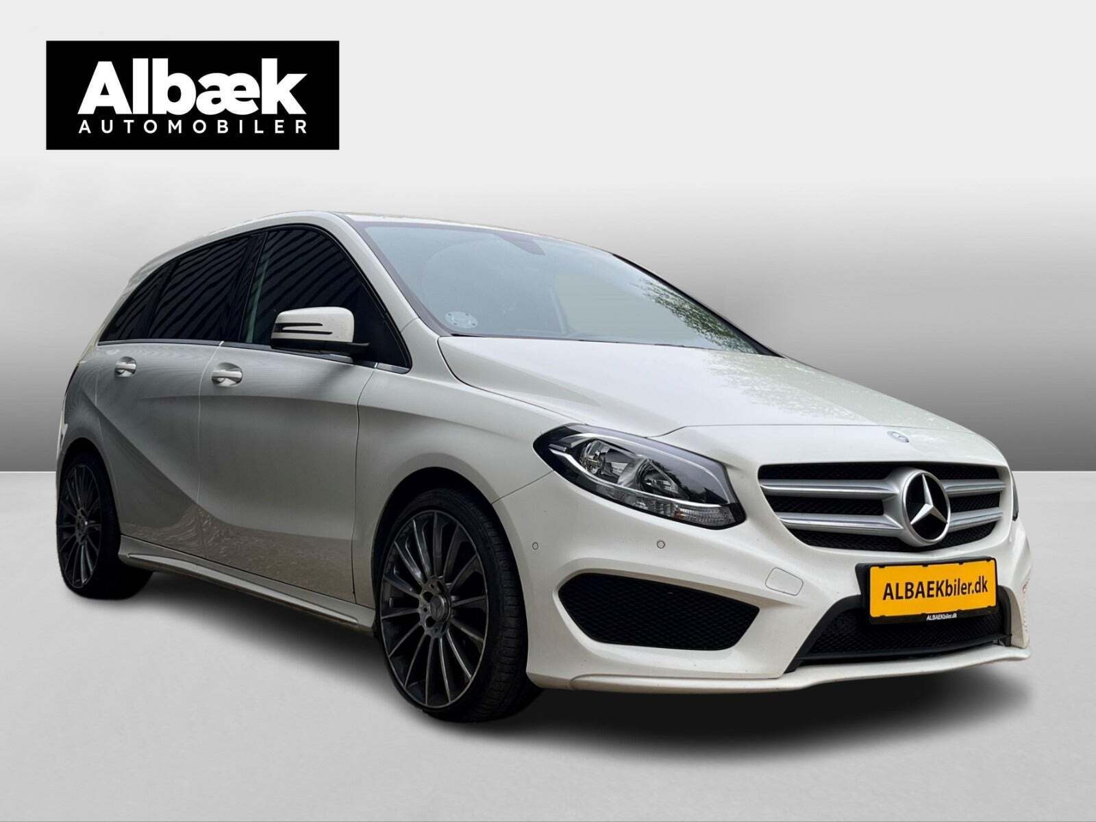 Hvid Mercedes B200 fra 2015