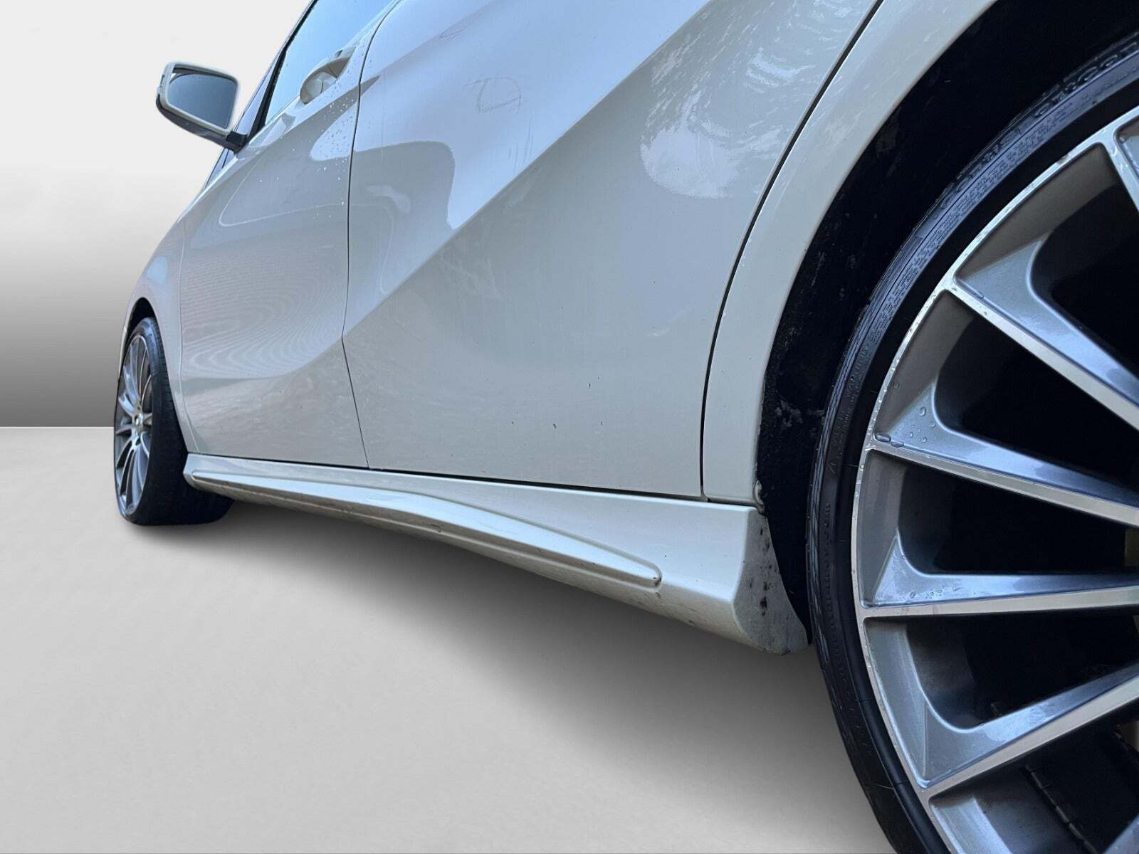 Hvid Mercedes B200 fra 2015