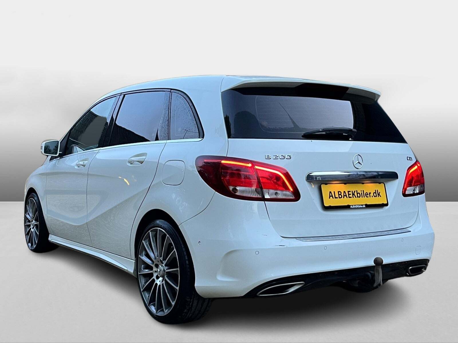 Hvid Mercedes B200 fra 2015