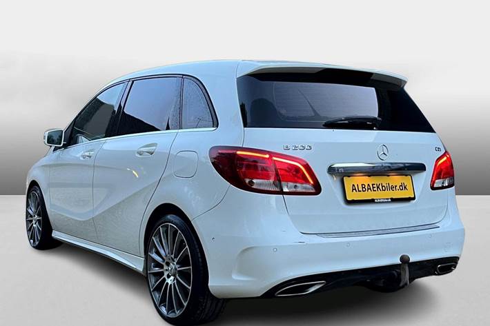 Hvid Mercedes B200 fra 2015