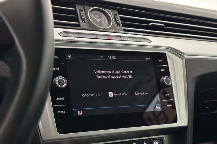 Grå VW Passat fra 2018