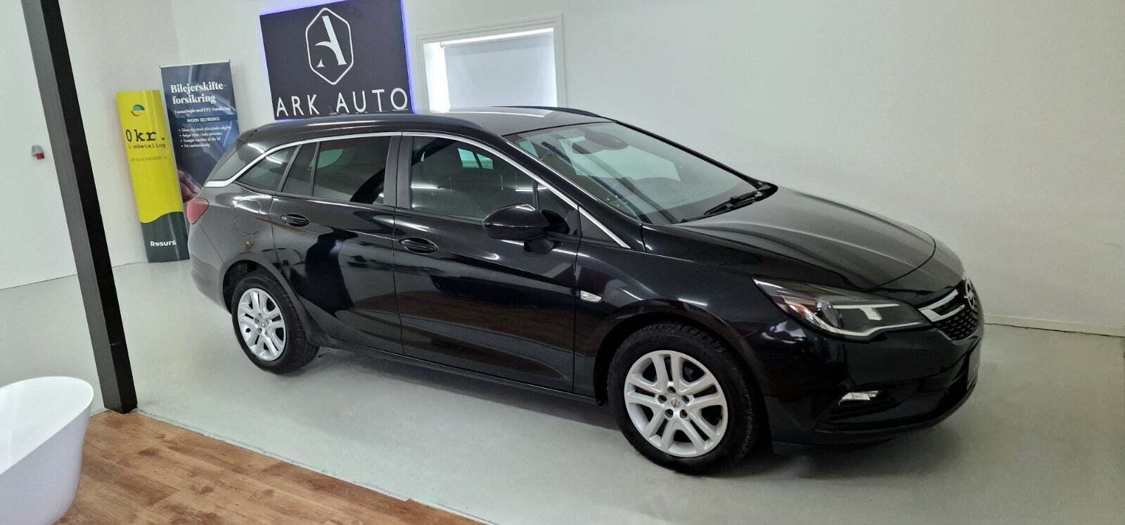 Sort Opel Astra fra 2016