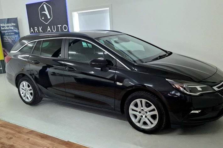 Sort Opel Astra fra 2016