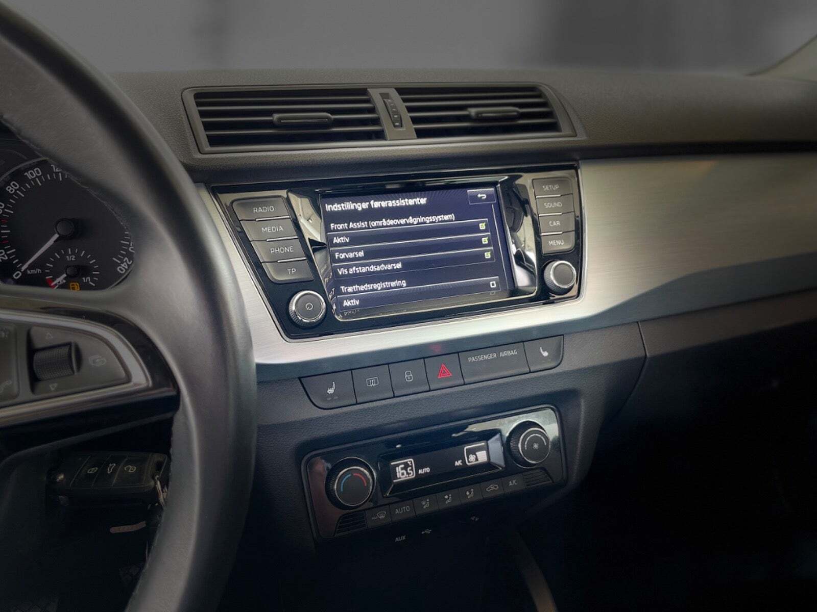 Grå Skoda Fabia fra 2017