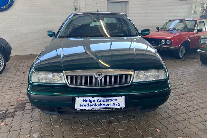 Grøn Lancia Kappa fra 1996 set udefra