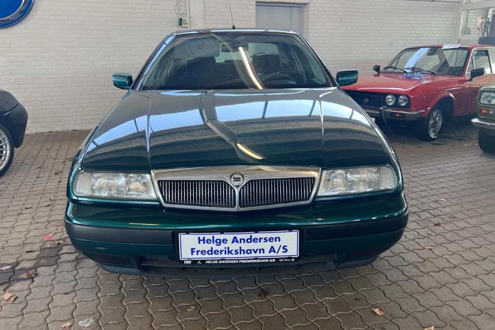 Grøn Lancia Kappa fra 1996 set udefra