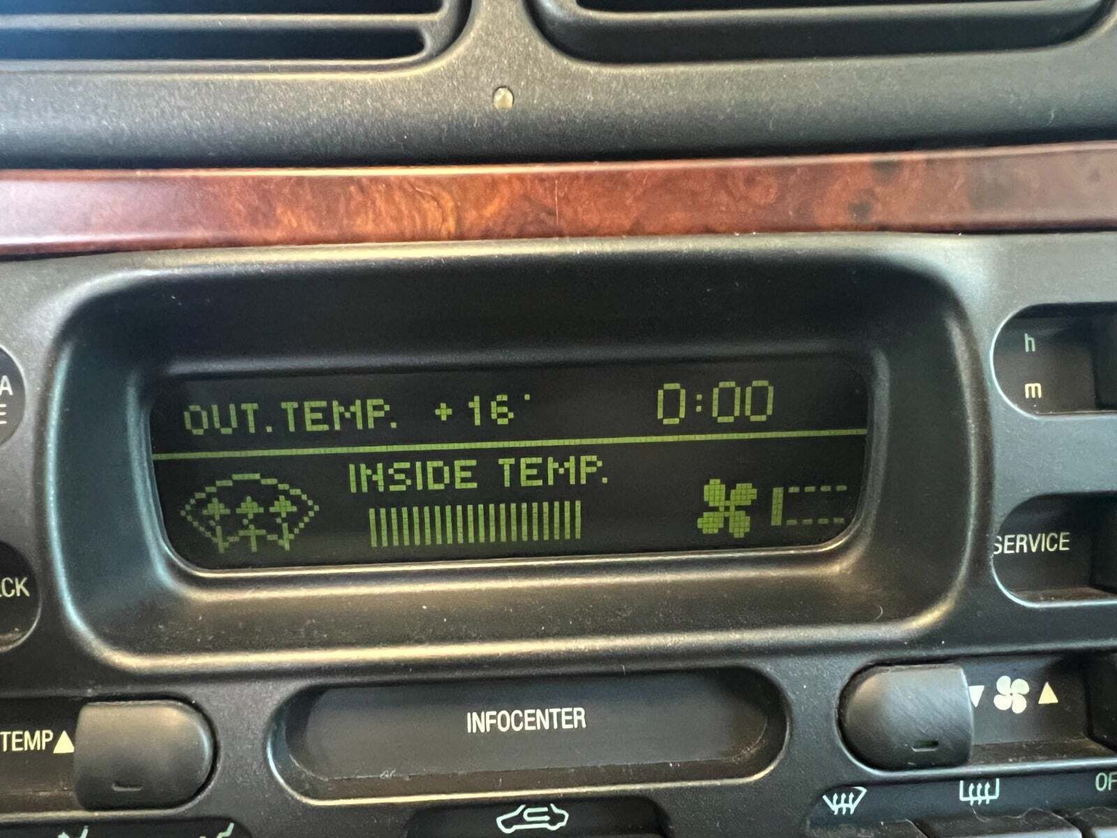 Grøn Lancia Kappa fra 1996 set indefra